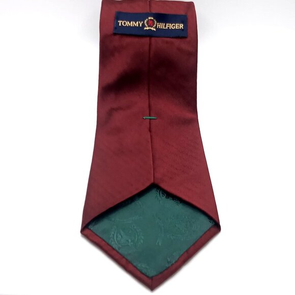 Tommy Hilfiger Men's Tie Maroon 100% Silk Herringbone Embroidered Crest Logo Tie - Picture 5 of 11